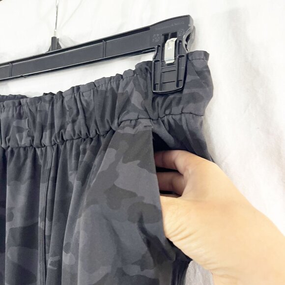Lululemon Keep Moving High Rise Jogger Pants in Black Gray Camo - Size 4 - Picture 3 of 8